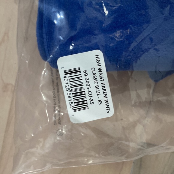 Suzie Kondi classic blue high waist Harem pants in velour - Picture 12 of 16